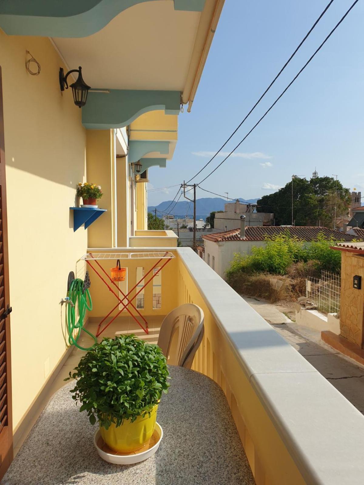 Beautiful House In Apartment Aegina